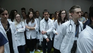 Protestujący lekarze rezydenci