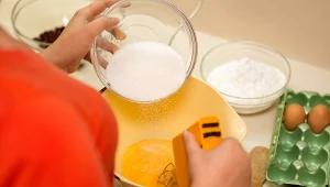 Ten biszkopt zrobisz na patelni. Wyjdzie puszysty jak chmurka 