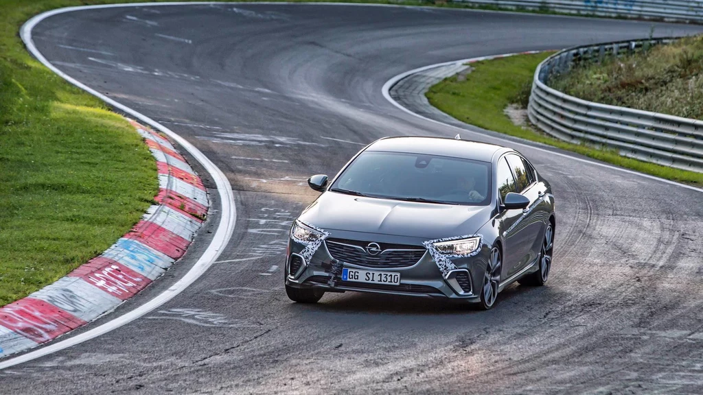 Opel Insignia GSi na torze Nurburgring