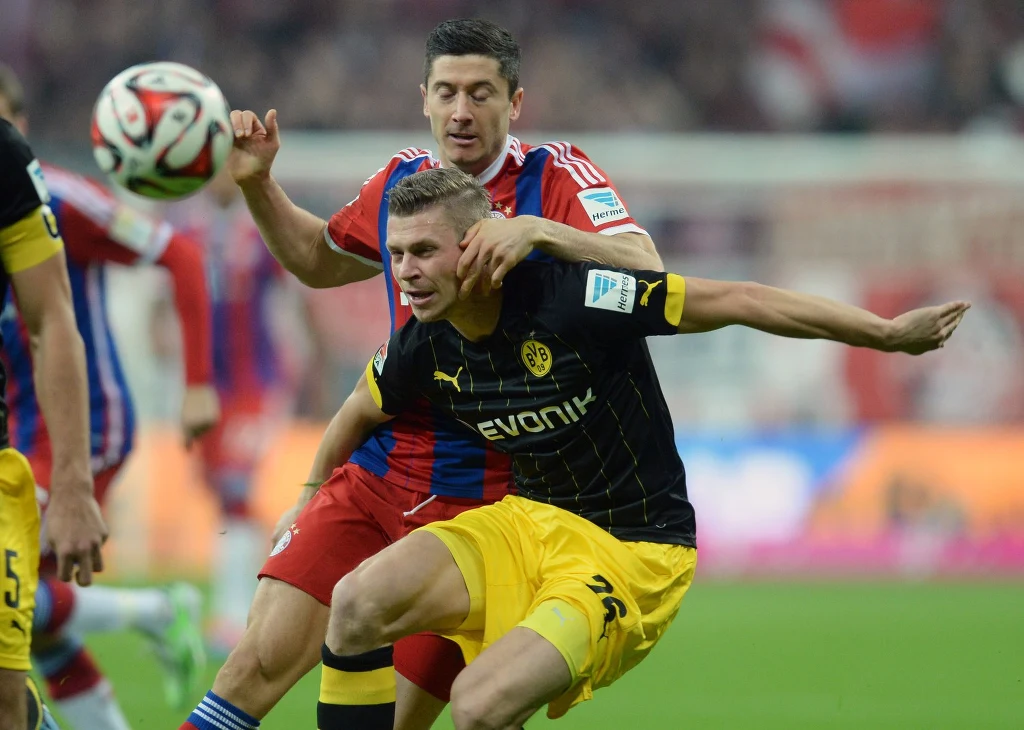 Robert Lewandowski w starciu z Łukaszem Piszczkiem Robert Lewandowski w starciu z Łukaszem Piszczkiem