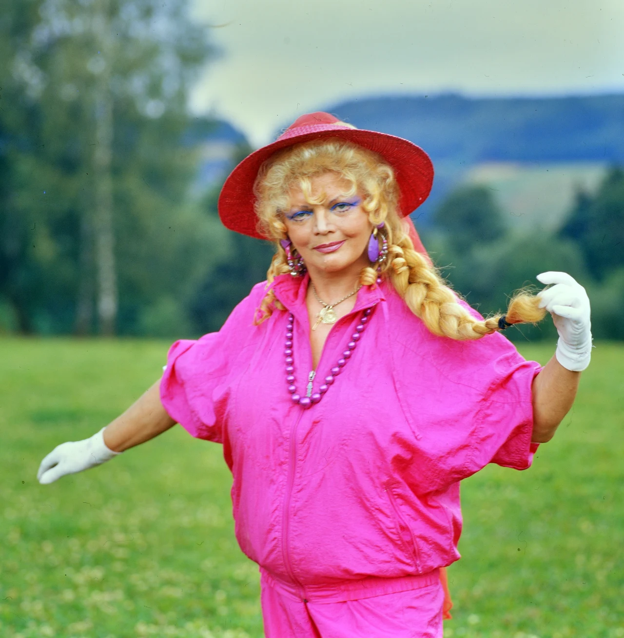 Violetta Villas ostatnie lata życia spędziła w Lewinie Kłodzkim, 1999 r. Violetta Villas ostatnie lata życia spędziła w Lewinie Kłodzkim, 1999 r.