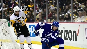 Slater Koekkoek strzelił dwa gole w meczu z Pittsburgh Penguins