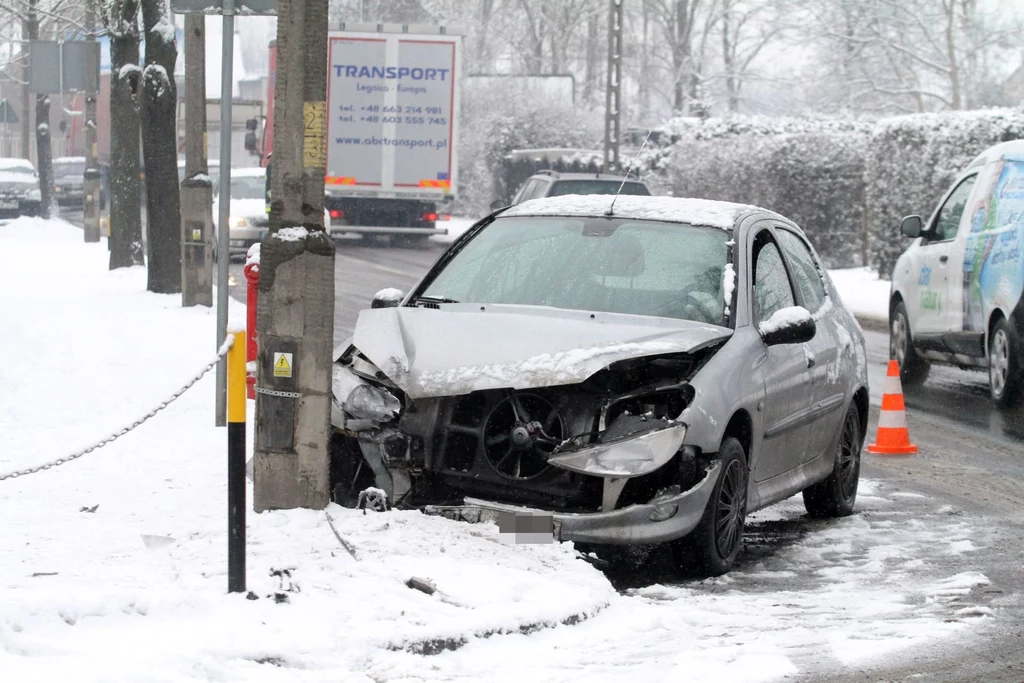 W takich warunkach przy braku opon zimowych może być problem z AC