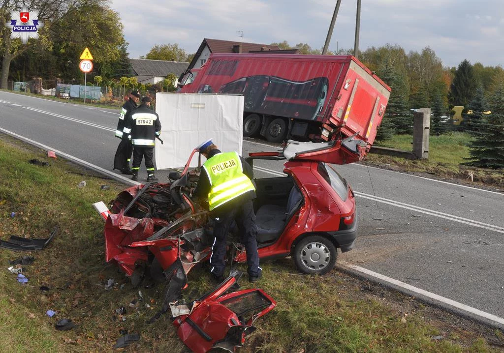 Starszy mężczyzna kierujący Renault Clio zginął na miejscu