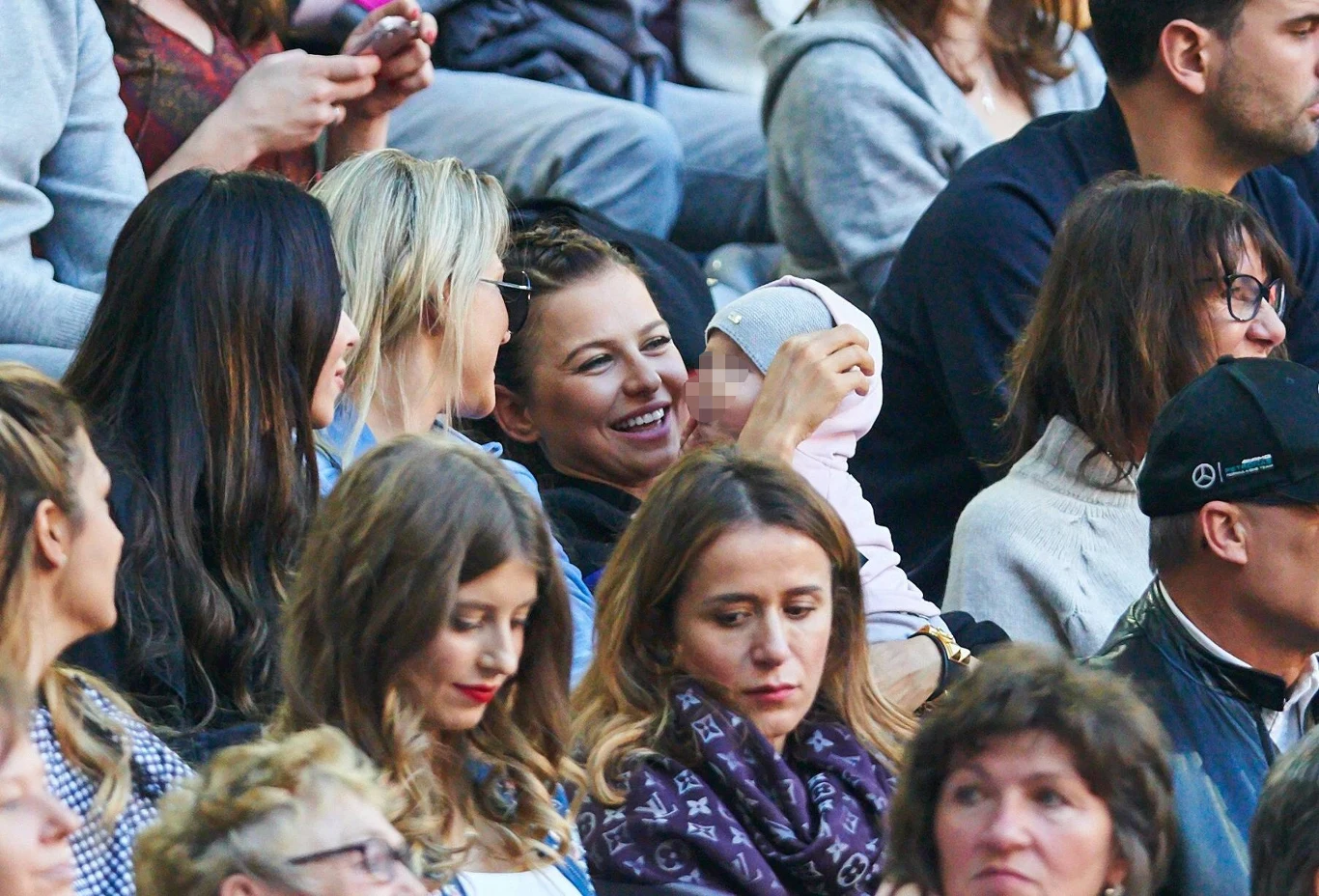 Anna Lewandowska i Klara na meczu Bayernu Anna Lewandowska i Klara na meczu Bayernu