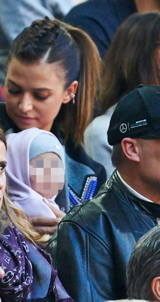 Anna Lewandowska i Klara na meczu Bayernu