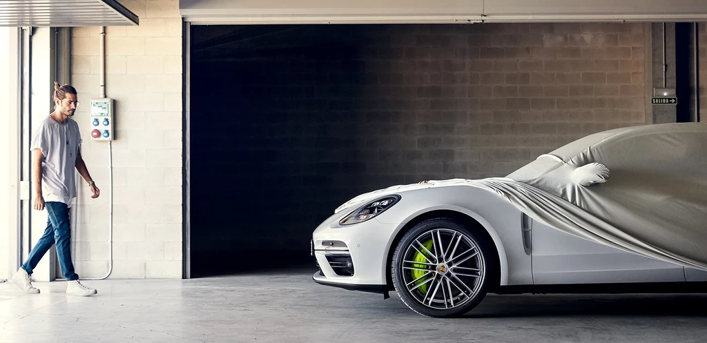 Radzimir Dębski i Porsche PanameraTurbo S E-Hybrid Sport Turismo 