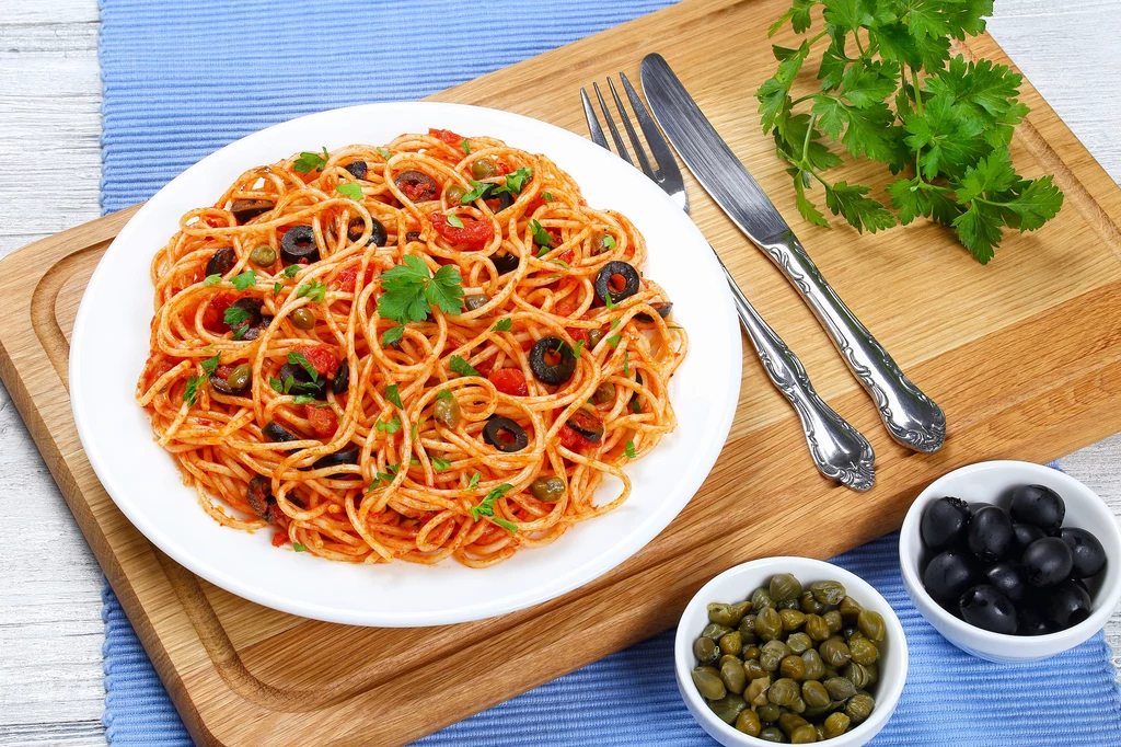 Spaghetti z kaparami