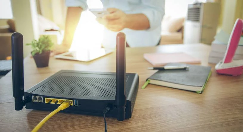 Problemy może rozwiązać reset urządzeń sieciowych - modemu i routera. 