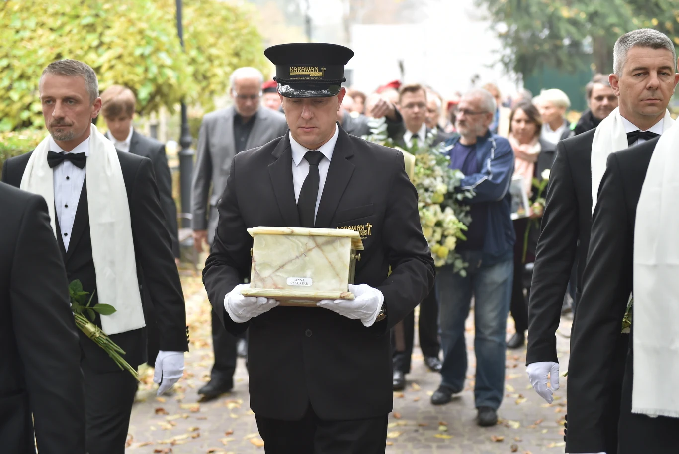 Anna Szałapak przez Agnieszkę Osiecką nazywana była Białym Aniołem polskiej piosenki. Anna Szałapak przez Agnieszkę Osiecką nazywana była Białym Aniołem polskiej piosenki.