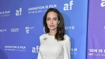 Angelina Jolie miała na sobie białą długą suknię, w której bardzo dobrze wyglądała.