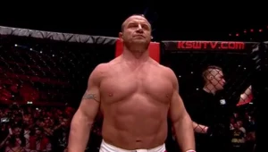 Mariusz Pudzianowski podczas bitwy z Jayem Silvą.