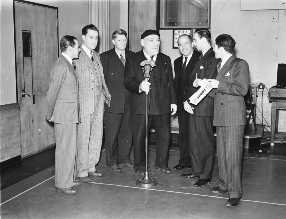 Maurice Tillet podczas występu w radiu