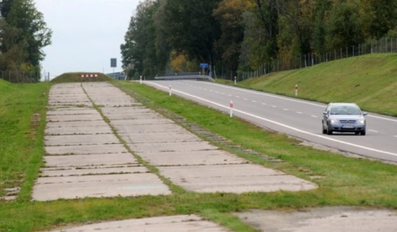 Na zdjęciu inny odcinek Berlinki, położony niedaleko Elbląga