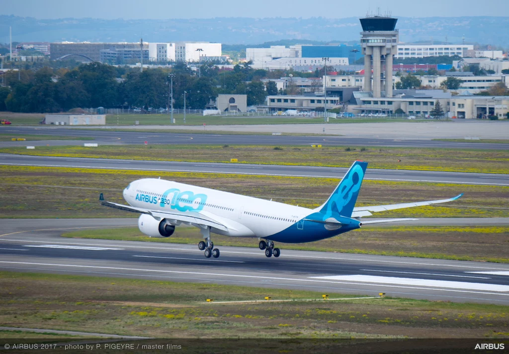 Lądujący Airbus A330neo