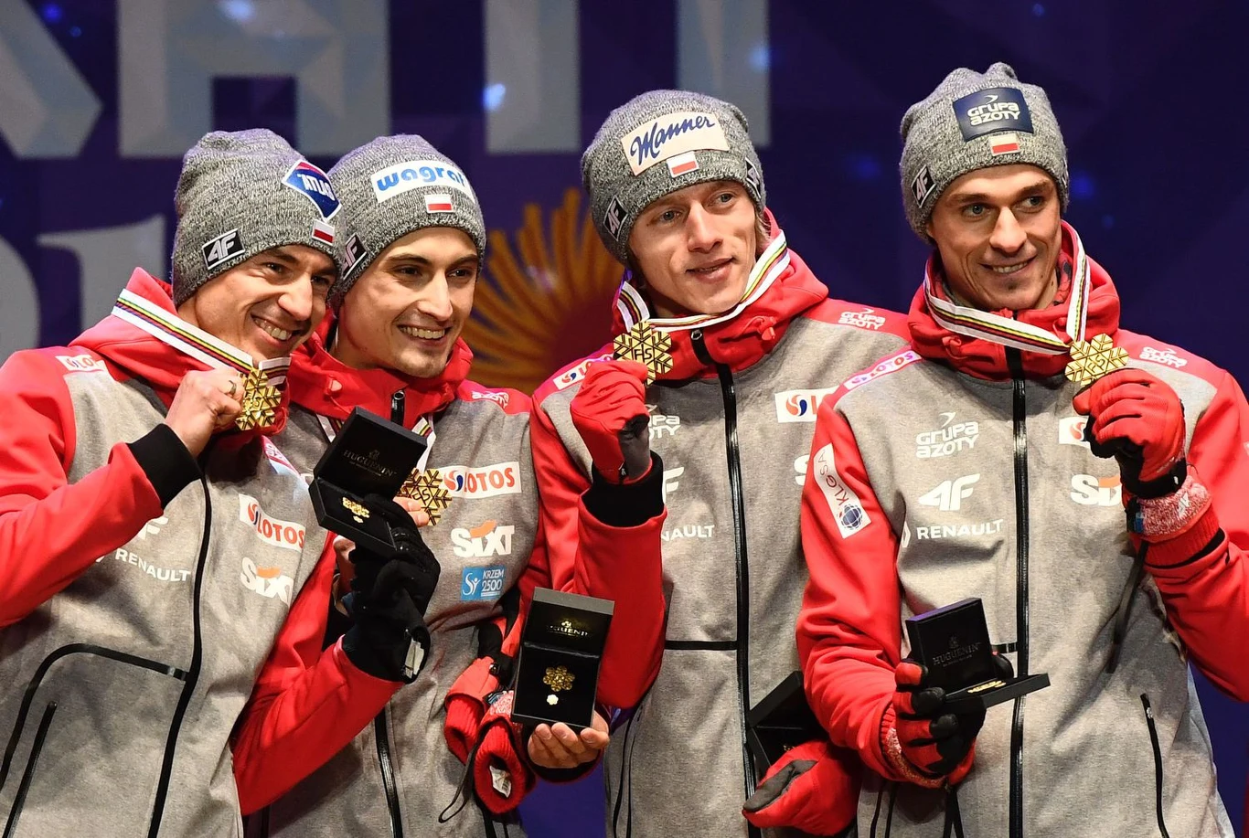W Lahti polscy skoczkowie zdobyli historyczny złoty medal w konkursie drużynowym W Lahti polscy skoczkowie zdobyli historyczny złoty medal w konkursie drużynowym