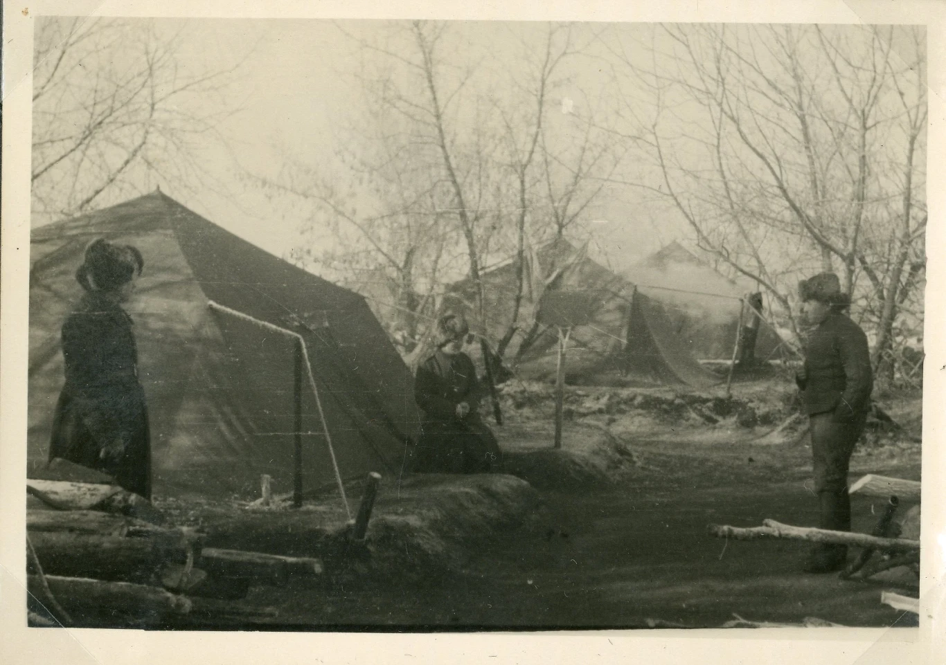 Namioty 19. pp. Gudakowski z lewej, Tock XI–XII 1941 r. AAN, Akta Leona Wacława Koca, sygn. 21