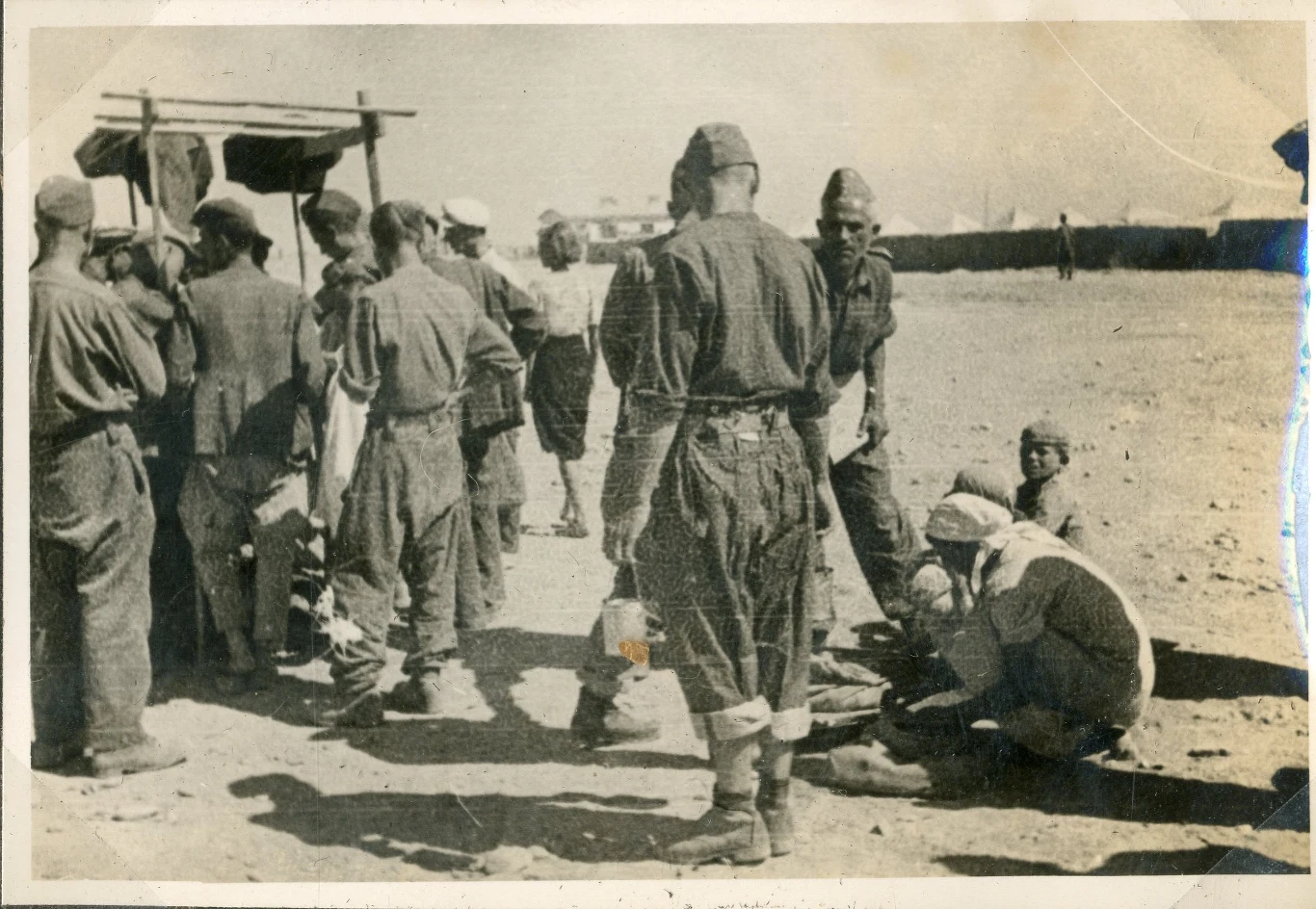 Bazar koło ziemianek pułku specjalnego, Guzar 1–10 VII 1942 r. AAN, Akta Leona Wacława Koca, sygn. 22