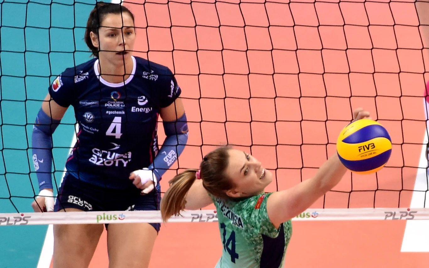 Najwięcej punktów dla gospodyń zdobyła Ewelina Brzeźińska. W ekipie mistrzyń Polski brylowały Natalia Mędrzyk (16) i Katarzyna Zaroślińska (14). Najwięcej punktów dla gospodyń zdobyła Ewelina Brzeźińska. W ekipie mistrzyń Polski brylowały Natalia Mędrzyk (16) i Katarzyna Zaroślińska (14).