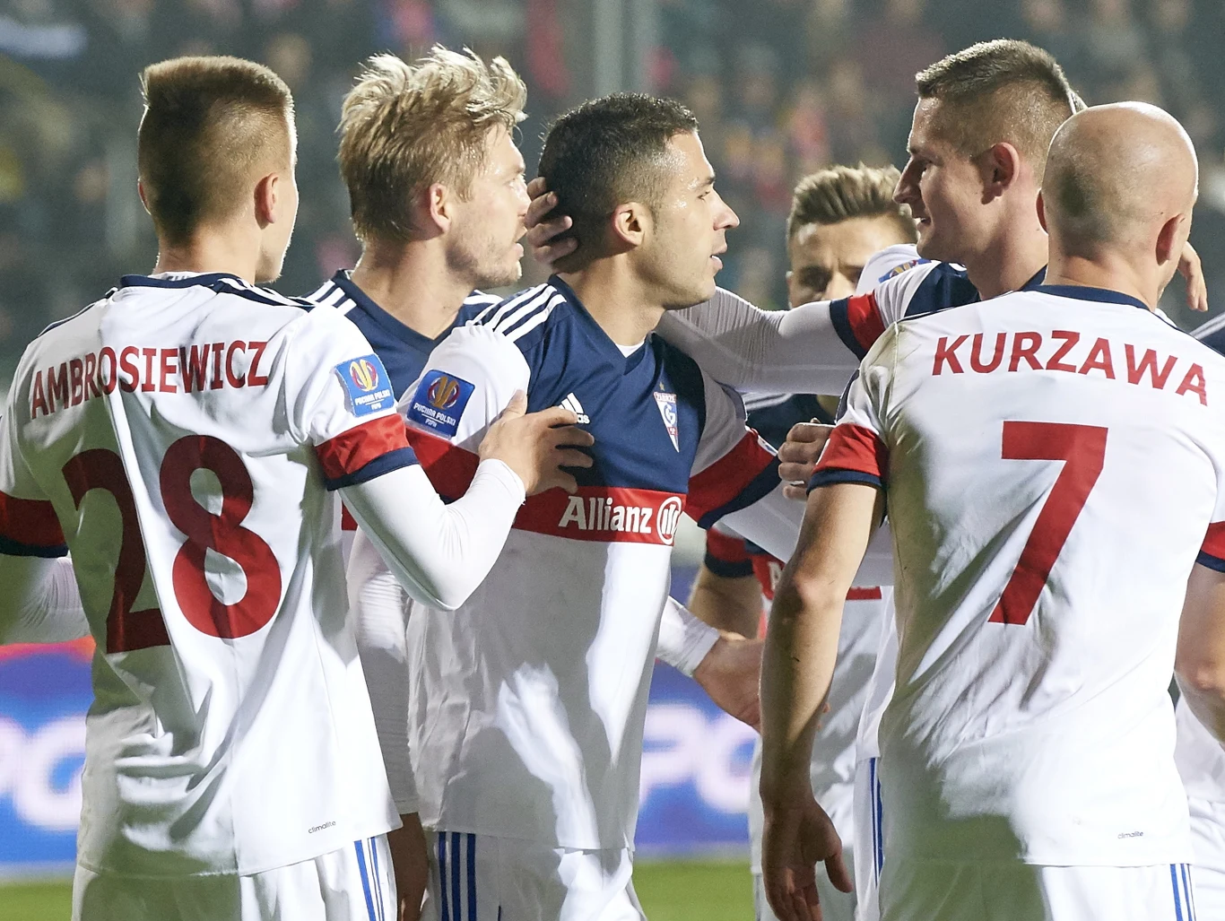 Igor Angulo (w środku) w otoczeniu kolegów z Górnika Igor Angulo (w środku) w otoczeniu kolegów z Górnika