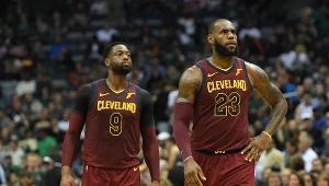Dwyane Wade (z lewej) i Lebron James z Cleveland Cavaliers
