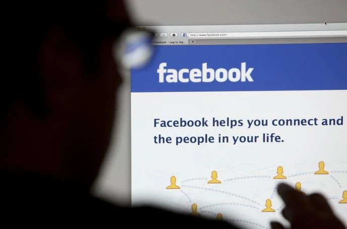 Konto na Facebooku ma ponad 2 miliardy ludzi. Teoretycznie każdy z nich może zobaczyć wszystkie publiczne informacje, które o sobie udostępniasz. Czy na pewno powinno być to grono twoich znajomych? Pierwszy krok do poprawy prywatności na Facebooku. Konto na Facebooku ma ponad 2 miliardy ludzi. Teoretycznie każdy z nich może zobaczyć wszystkie publiczne informacje, które o sobie udostępniasz. Czy na pewno powinno być to grono twoich znajomych? Pierwszy krok do poprawy prywatności na Facebooku.