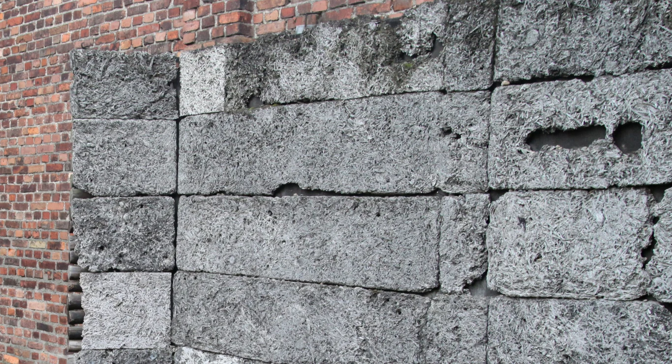 Ściana Straceń w niemieckim obozie koncentracyjnym Auschwitz Ściana Straceń w niemieckim obozie koncentracyjnym Auschwitz