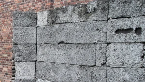 Ściana Straceń w niemieckim obozie koncentracyjnym Auschwitz