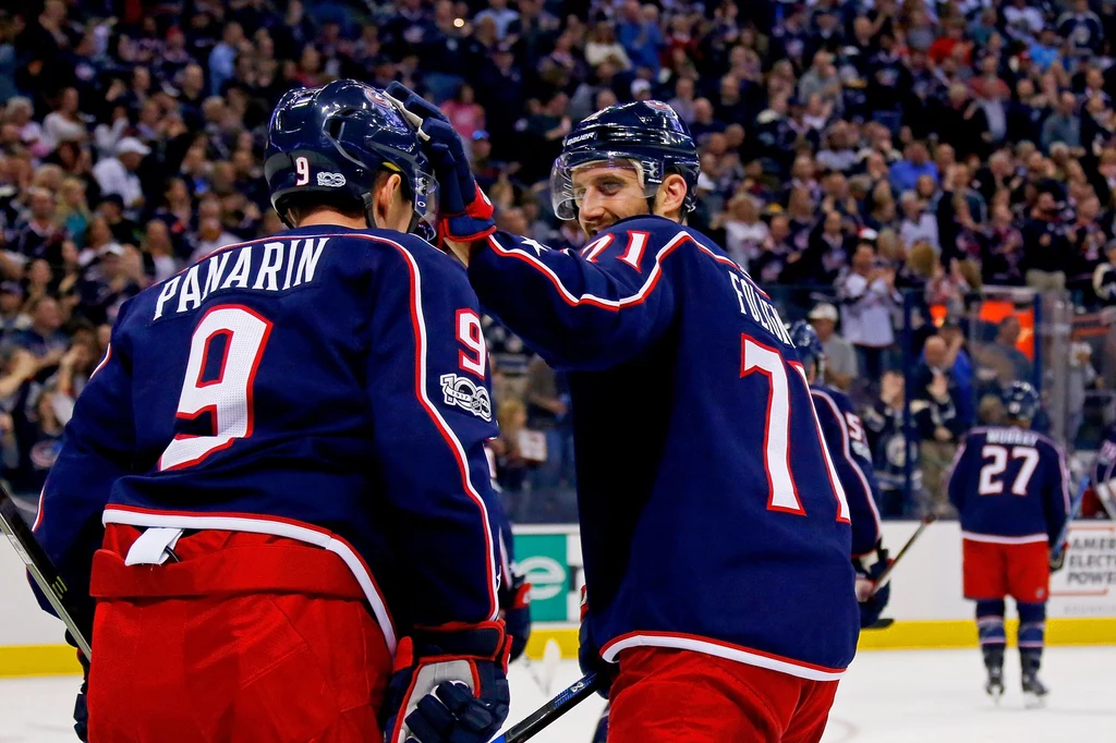 Nick Foligno (z prawej) i Artiemij Panarin z Columbus Blue Jackets Nick Foligno (z prawej) i Artiemij Panarin z Columbus Blue Jackets