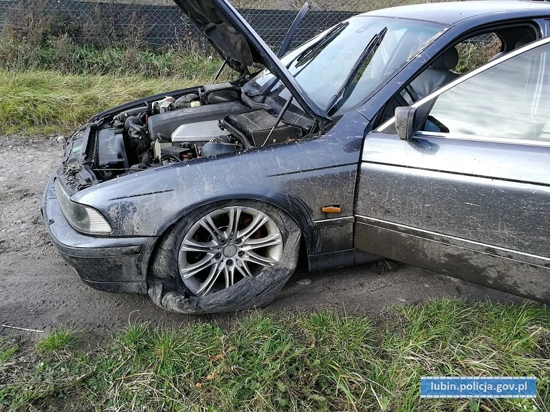 Mężczyzna zatrzymał się, gdy auto już nie było w stanie jechać