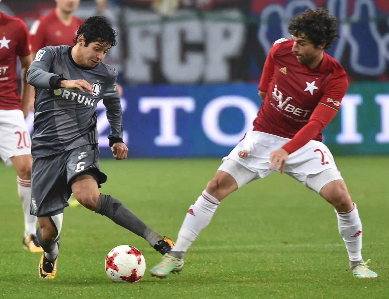 Victor Perez w meczu z Legią Victor Perez w meczu z Legią