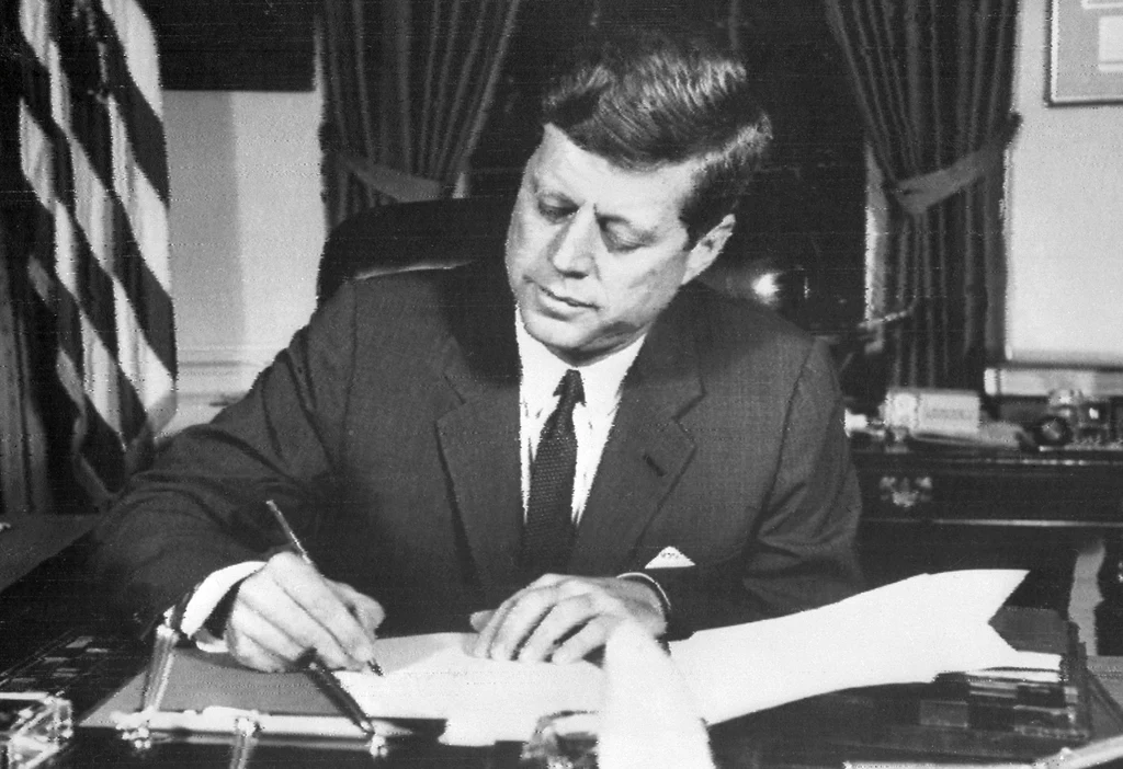 Prezydent John F. Kennedy został zastrzelony w Dallas