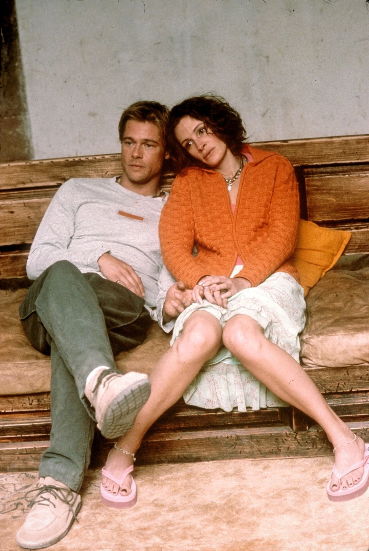 Na planie przygodowej komedii "Mexican" (2001) Roberts spotkała się z Bradem Pittem. Przy okazji poznała również operatora kamery, Danny'ego Modera, który wkrótce potem został jej mężem. W filmie Gore'a Verbinskiego aktorka zagrała dziewczynę gangstera, który na polecenie swojego szefa wyrusza do Meksyku, aby przywieźć stamtąd pistolet. I tu rozpoczynają się kłopoty - transport pistoletu nie należy do najłatwiejszych, w dodatku grana przez Roberts Samantha szybko wpada w kłopoty.