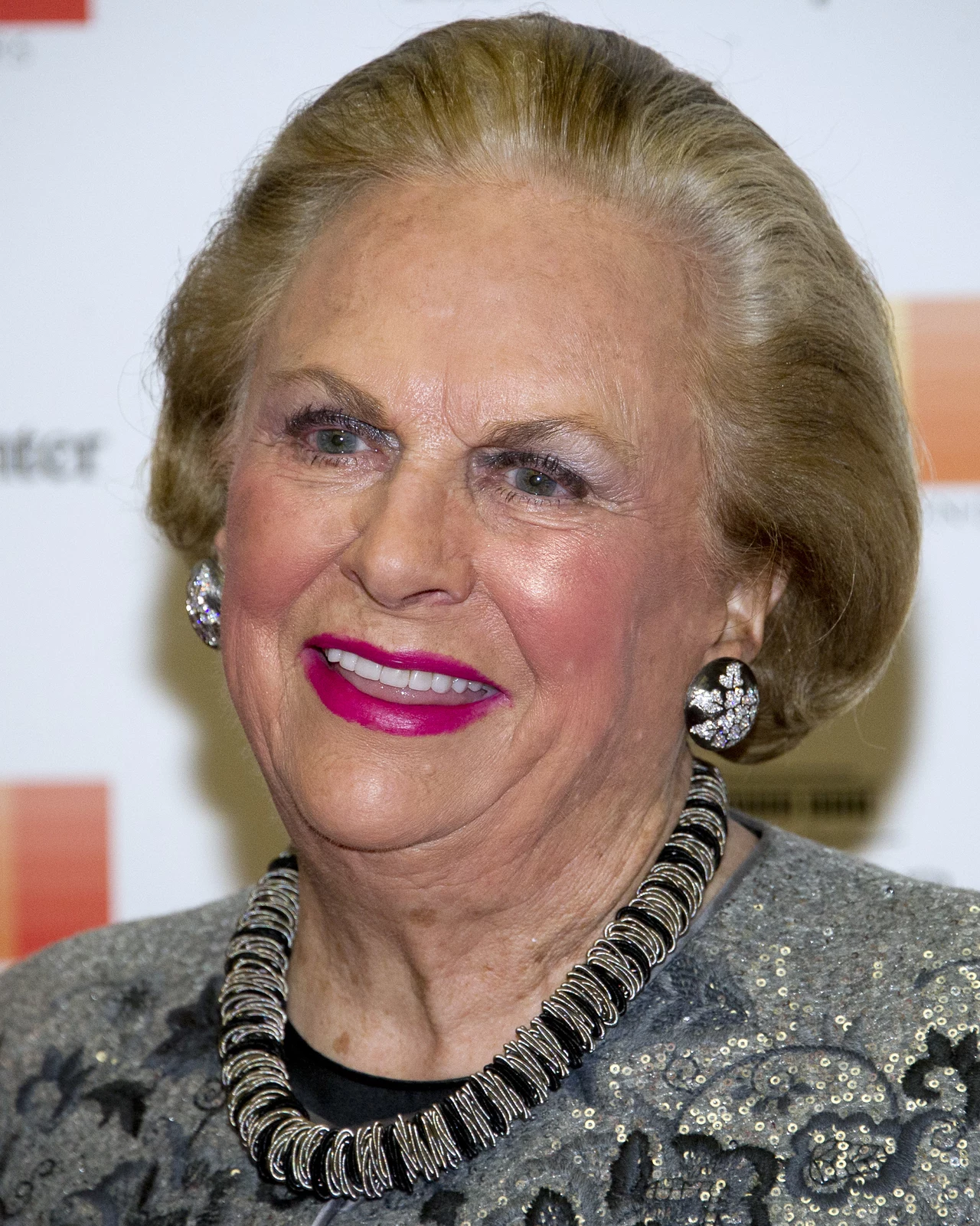 Jacqueline Mars - Wartość majątku: 27 mld dol. Źródło majątku: słodycze. Kraj: USA Siostra Forresta Jr. i Johna pozostaje współwłaścicielką największego producenta słodyczy na świecie - firmy Mars. Jacqueline Mars - Wartość majątku: 27 mld dol. Źródło majątku: słodycze. Kraj: USA Siostra Forresta Jr. i Johna pozostaje współwłaścicielką największego producenta słodyczy na świecie - firmy Mars.