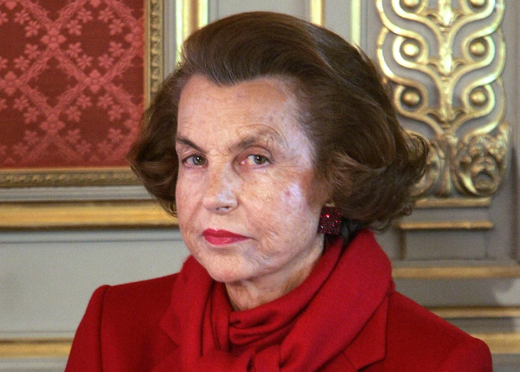 Liliane Bettencourt - Wartość majątku: 39,5 mld dol. Źródło majątku: L'Oreal. Kraj: Francja Liliane Bettencourt i jej rodzina łącznie są w posiadaniu 30 procent udziałów w koncernie L'Oreal, założonym przez jej ojca w 1909 r. Liliane Bettencourt - Wartość majątku: 39,5 mld dol. Źródło majątku: L'Oreal. Kraj: Francja Liliane Bettencourt i jej rodzina łącznie są w posiadaniu 30 procent udziałów w koncernie L'Oreal, założonym przez jej ojca w 1909 r.