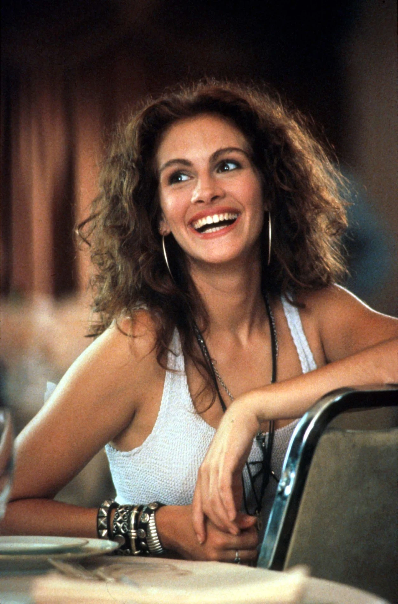 Julia Roberts, laureatka Oscara, jedna z najsłynniejszych gwiazd współczesnego kina, kończy w sobotę, 28 października, 50 lat.
Co ciekawe, Roberts - dziś zaliczana do najpopularniejszych i najlepiej zarabiających hollywoodzkich aktorek - w młodości nie planowała kariery artystycznej, lecz medyczną (chciała zostać lekarzem weterynarii). Zdanie zmieniła dopiero w wieku 17 lat. Wyjechała wówczas do Nowego Jorku, gdzie rozpoczęła pracę modelki i zapisała się do szkoły aktorskiej.