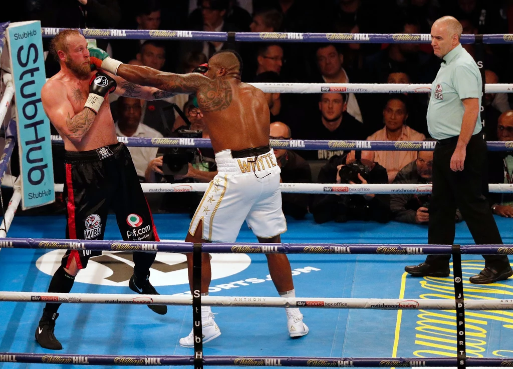 Dillian Whyte (z prawej) w walce z Robertem Heleniusem Dillian Whyte (z prawej) w walce z Robertem Heleniusem