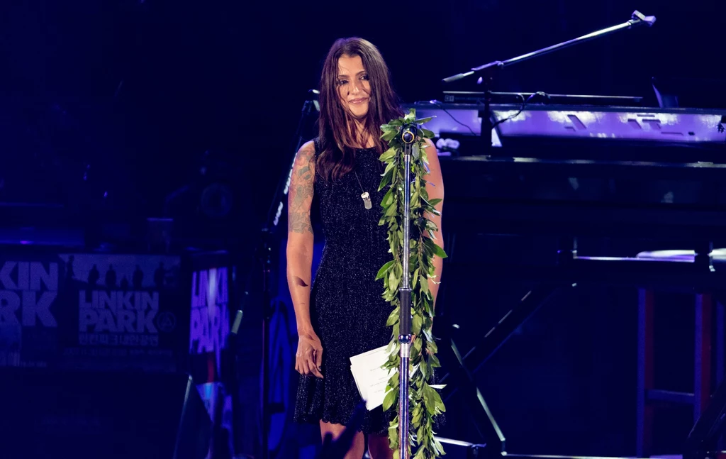 Talinda Ann Bently oddała hołd swojemu mężowi, Chesterowi Benningtonowi z Linkin Park Talinda Ann Bently oddała hołd swojemu mężowi, Chesterowi Benningtonowi z Linkin Park