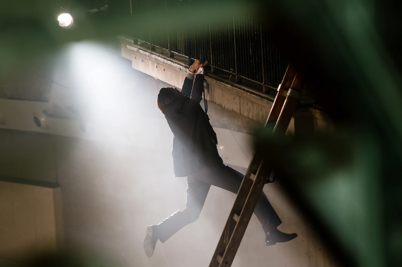 "Mock” to teatralny debiut Łukasza Palkowskiego, reżysera "Bogów", "Najlepszego" oraz pierwszego sezonu "Belfra". W spektaklu, obok Szymona Piotra Warszawskiego ,zobaczymy także m.in. Agnieszkę Żulewską w roli Charlotty oraz Marcela Sabata w roli Poelziga. "Mock” to teatralny debiut Łukasza Palkowskiego, reżysera "Bogów", "Najlepszego" oraz pierwszego sezonu "Belfra". W spektaklu, obok Szymona Piotra Warszawskiego ,zobaczymy także m.in. Agnieszkę Żulewską w roli Charlotty oraz Marcela Sabata w roli Poelziga.