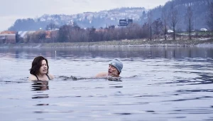 Kadr z filmu "Kobieta z lodu"