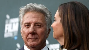Dustin Hoffman z żoną podczas londyńskiej premiery filmu "The Meyerowitz Stories"