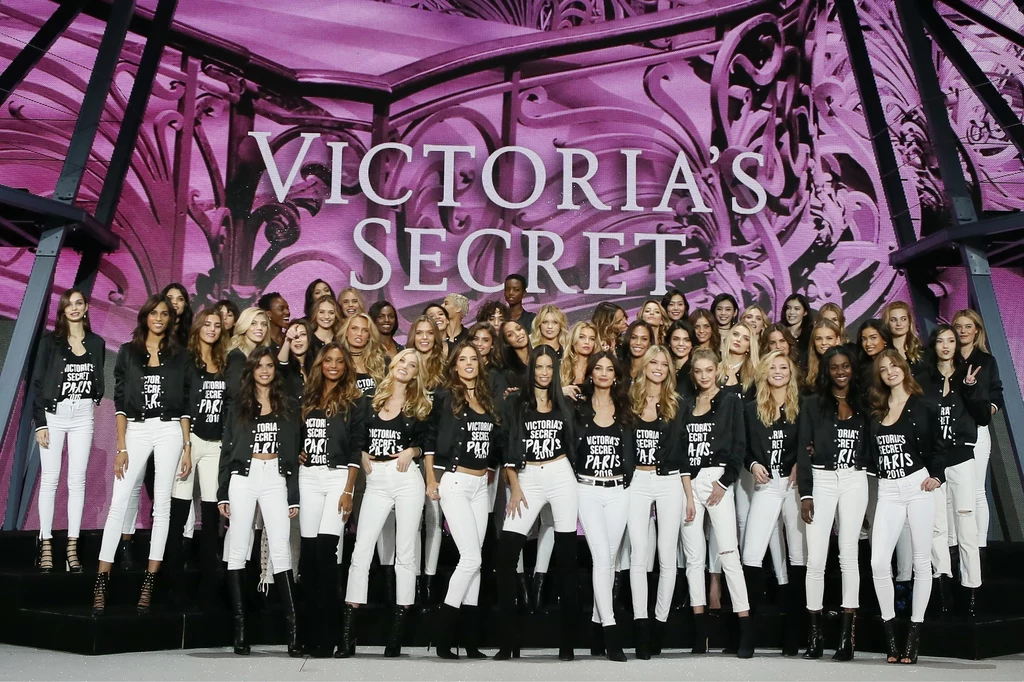 Modelki Victoria's Secret po pokazie w 2016 roku