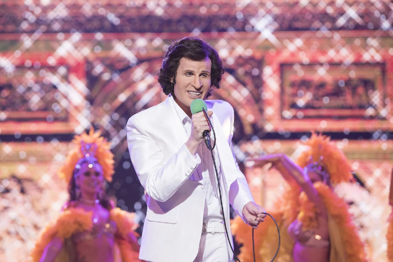 Marcel Sabat wylosował w poprzednim odcinku postać Joe Dassin. Wykonał "Les Champs- Elysees". – Uważam, że jesteś takim skarbem, który należy pielęgnować. Gratuluję tobie i rodzicom, że mają takiego fajnego chłopaka – mówiła Małgorzata Walewska.