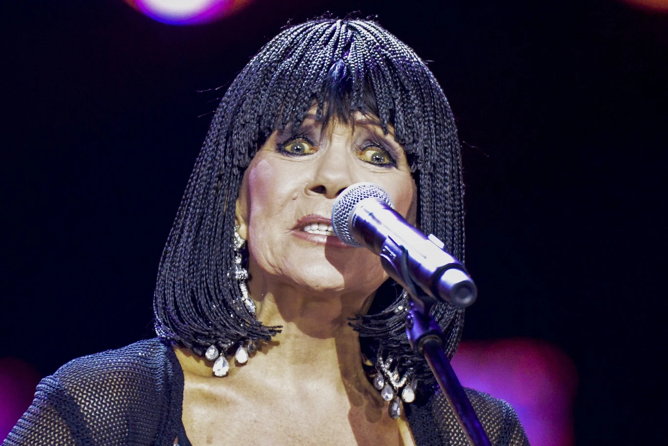 Izabela Skrybant-Dziewiątkowska wystąpiła wraz z Tercetem Egzotycznym w koncercie "Od Opola do Opola", śpiewając utwór "Pamelo żegnaj". Choć kapela działa od 1963 roku, na opolskim festiwalu w roli gwiazdy pojawiła się po raz pierwszy
Izabela Skrybant-Dziewiątkowska wystąpiła wraz z Tercetem Egzotycznym w koncercie "Od Opola do Opola", śpiewając utwór "Pamelo żegnaj". Choć kapela działa od 1963 roku, na opolskim festiwalu w roli gwiazdy pojawiła się po raz pierwszy