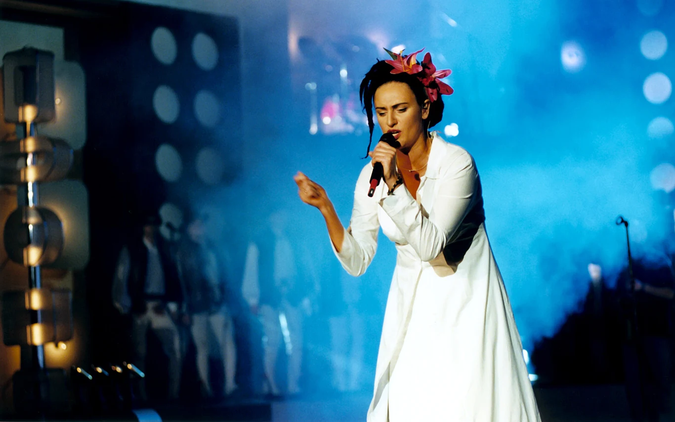 Kayah podczas Festiwalu Piosenki Polskiej w Opolu w 2000 roku Kayah podczas Festiwalu Piosenki Polskiej w Opolu w 2000 roku