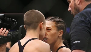 Joanna Jędrzejczyk i Rose Namajunas (tyłem)