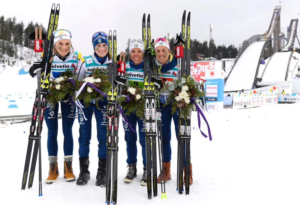 Charlotte Kalla (druga od prawej) w szwedzkiej sztafecie Charlotte Kalla (druga od prawej) w szwedzkiej sztafecie