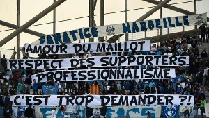 "Miłość do koszulki. Szacunek do fanów. Profesjonalizm. Czy wymagamy zbyt dużo?" - napisali fani OM