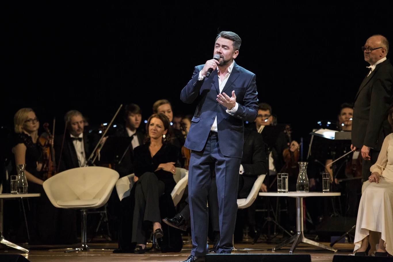 Pod koniec koncertu na scenie pojawiła się córka zmarłego artysty, Katarzyna i złożyła ważną deklarację. "Założyliśmy fundację imienia taty. Pokażemy nowe, nigdy wcześniej niepublikowane utwory, i najważniejsze – pracujemy nad festiwalem Zbyszka". Na zdjęciu Kuba Badach.