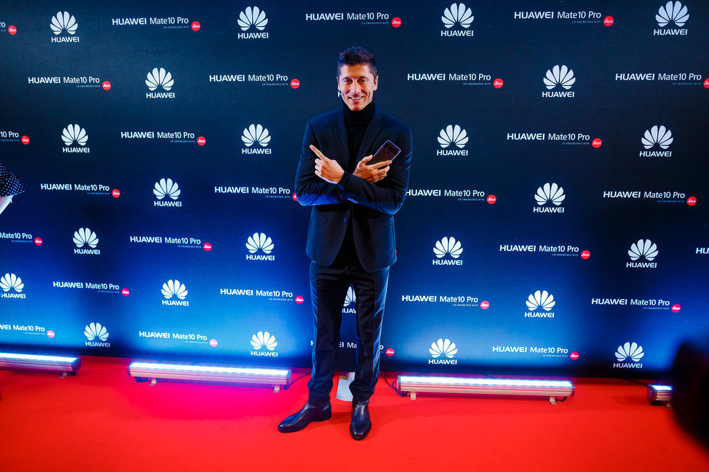 Robert Lewandowski i Huawei Mate 10 Pro